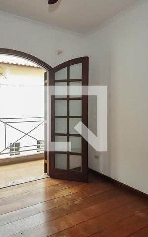 Casa à venda com 350m², 3 quartos e 6 vagas Casa à venda com 350m², 3 quartos e 6 vagasQuarto