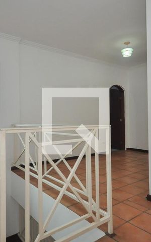 Casa à venda com 350m², 3 quartos e 6 vagas Casa à venda com 350m², 3 quartos e 6 vagasCorredor