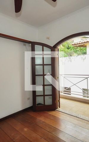 Casa à venda com 350m², 3 quartos e 6 vagas Casa à venda com 350m², 3 quartos e 6 vagasQuarto