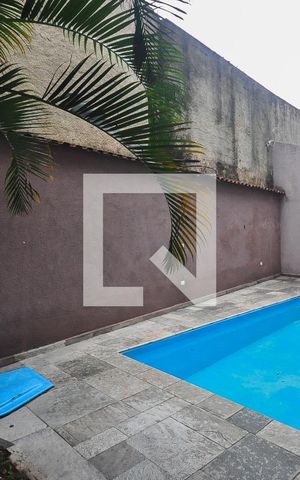 Casa à venda com 350m², 3 quartos e 6 vagas Casa à venda com 350m², 3 quartos e 6 vagasPiscina