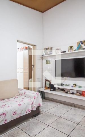 Casa à venda com 280m², 5 quartos e 3 vagas Casa à venda com 280m², 5 quartos e 3 vagasSala