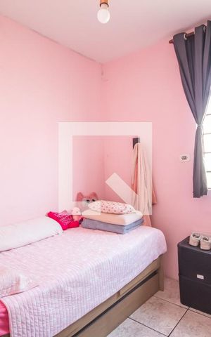Casa à venda com 280m², 5 quartos e 3 vagas Casa à venda com 280m², 5 quartos e 3 vagasQuarto 2