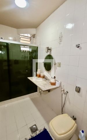 Apartamento à venda com 100m², 3 quartos e sem vaga Apartamento à venda com 100m², 3 quartos e sem vagaBanheiro social