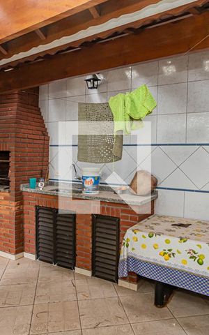 Casa à venda com 168m², 3 quartos e 4 vagas Casa à venda com 168m², 3 quartos e 4 vagasQuintal e churrasqueira