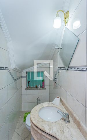 Casa à venda com 168m², 3 quartos e 4 vagas Casa à venda com 168m², 3 quartos e 4 vagasLavabo