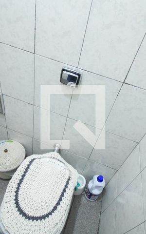 Casa à venda com 258m², 4 quartos e 4 vagas Casa à venda com 258m², 4 quartos e 4 vagasBanheiro