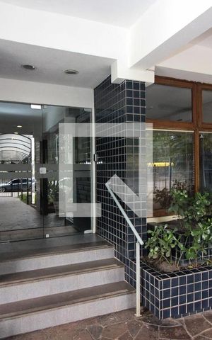 Apartamento à venda com 330m², 4 quartos e 2 vagas Apartamento à venda com 330m², 4 quartos e 2 vagasFachada e portaria