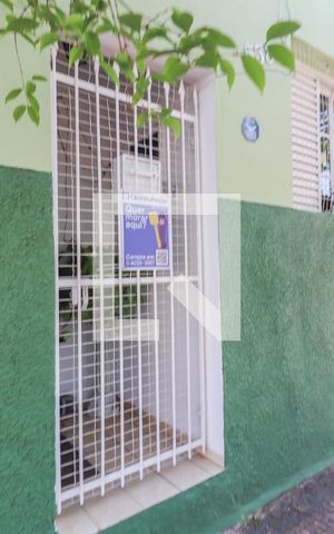 Casa à venda com 110m², 3 quartos e 1 vaga Casa à venda com 110m², 3 quartos e 1 vagaFachada