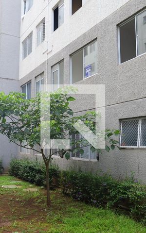 Apartamento para alugar com 49m², 2 quartos e sem vagaPlaca instalada na janela do apartamento - 1º andar