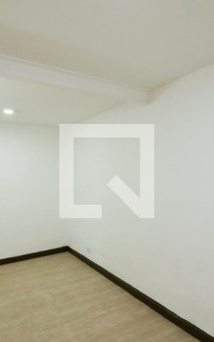 Casa à venda com 40m², 1 quarto e sem vagaSala