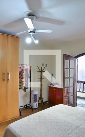 Casa à venda com 180m², 4 quartos e 1 vaga Casa à venda com 180m², 4 quartos e 1 vagaQuarto 1