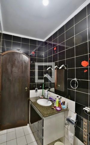 Casa à venda com 180m², 4 quartos e 1 vaga Casa à venda com 180m², 4 quartos e 1 vagaBanheiro