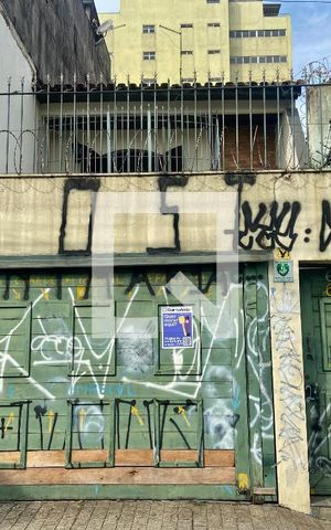 Casa à venda com 180m², 4 quartos e 1 vaga Casa à venda com 180m², 4 quartos e 1 vagaFachada
