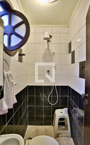 Casa à venda com 180m², 4 quartos e 1 vaga Casa à venda com 180m², 4 quartos e 1 vagaBanheiro de serviço