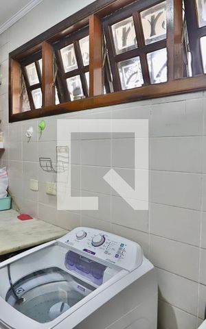 Casa à venda com 180m², 4 quartos e 1 vaga Casa à venda com 180m², 4 quartos e 1 vagaLavanderia