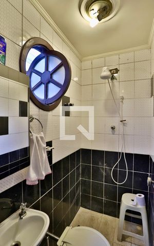 Casa à venda com 180m², 4 quartos e 1 vaga Casa à venda com 180m², 4 quartos e 1 vagaBanheiro de serviço
