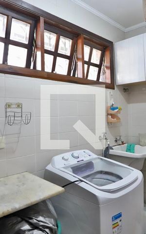 Casa à venda com 180m², 4 quartos e 1 vaga Casa à venda com 180m², 4 quartos e 1 vagaLavanderia