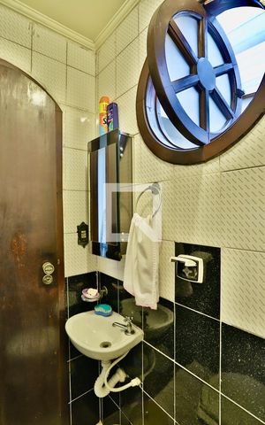 Casa à venda com 180m², 4 quartos e 1 vaga Casa à venda com 180m², 4 quartos e 1 vagaBanheiro de serviço