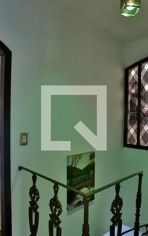Casa à venda com 180m², 4 quartos e 1 vaga Casa à venda com 180m², 4 quartos e 1 vagaHall