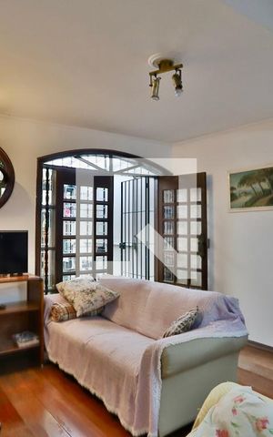 Casa à venda com 180m², 4 quartos e 1 vaga Casa à venda com 180m², 4 quartos e 1 vagaSala