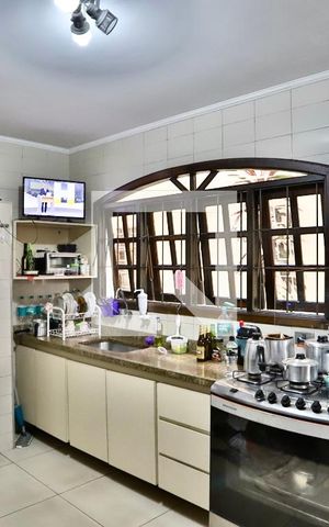 Casa à venda com 180m², 4 quartos e 1 vaga Casa à venda com 180m², 4 quartos e 1 vagaCozinha