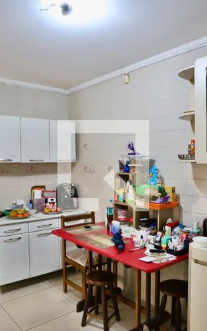 Casa à venda com 180m², 4 quartos e 1 vaga Casa à venda com 180m², 4 quartos e 1 vagaCozinha