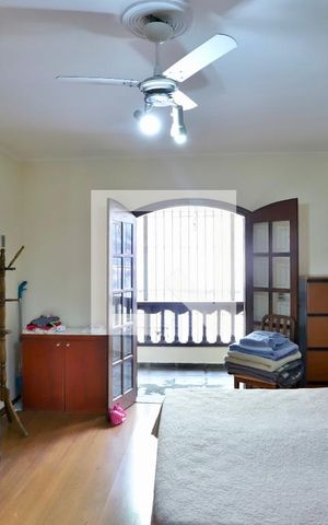 Casa à venda com 180m², 4 quartos e 1 vaga Casa à venda com 180m², 4 quartos e 1 vagaQuarto 1