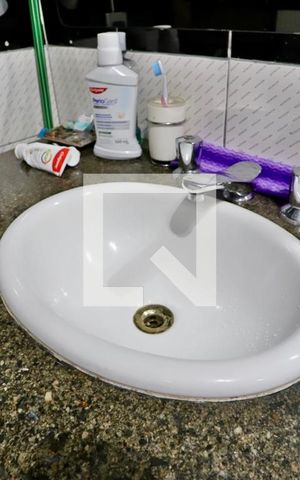 Casa à venda com 180m², 4 quartos e 1 vaga Casa à venda com 180m², 4 quartos e 1 vagaBanheiro