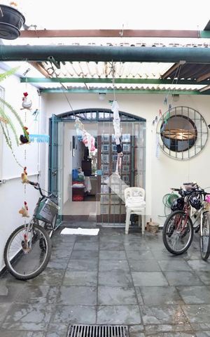 Casa à venda com 180m², 4 quartos e 1 vaga Casa à venda com 180m², 4 quartos e 1 vagaQuintal