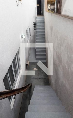 Casa para alugar com 70m², 1 quarto e 1 vagaEscada
