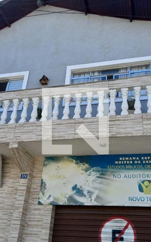Casa para alugar com 230m², 3 quartos e 1 vaga Casa para alugar com 230m², 3 quartos e 1 vagaFachada