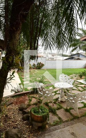 Casa à venda com 202m², 3 quartos e 4 vagasQuarto 2 - Vista