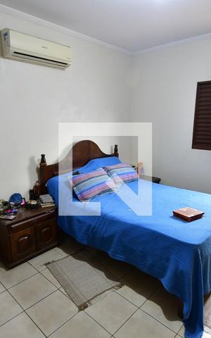 Casa à venda com 202m², 3 quartos e 4 vagasQuarto 3 - Suíte