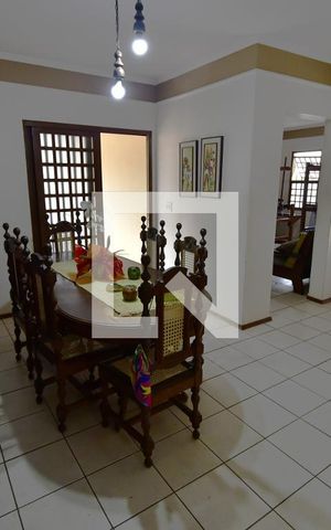 Casa à venda com 202m², 3 quartos e 4 vagasSala