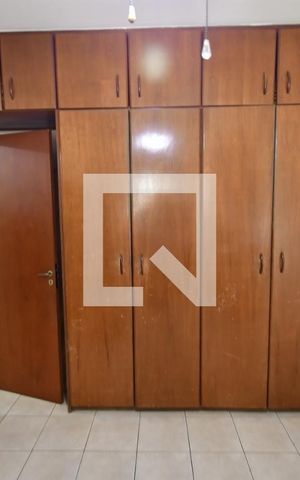 Casa à venda com 202m², 3 quartos e 4 vagasQuarto 2 - Armários