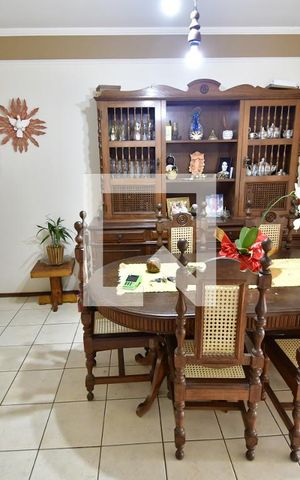 Casa à venda com 202m², 3 quartos e 4 vagasSala