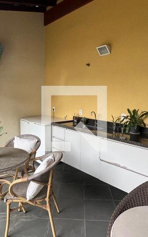 Casa à venda com 330m², 3 quartos e 3 vagas Casa à venda com 330m², 3 quartos e 3 vagasChurrasqueira