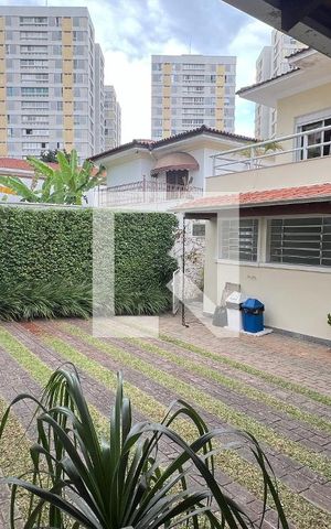Casa à venda com 330m², 3 quartos e 3 vagas Casa à venda com 330m², 3 quartos e 3 vagasQuintal