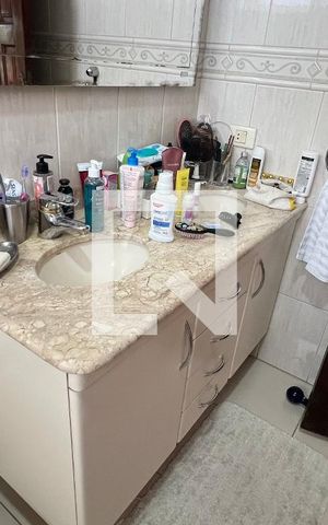 Casa à venda com 330m², 3 quartos e 3 vagas Casa à venda com 330m², 3 quartos e 3 vagasBanheiro