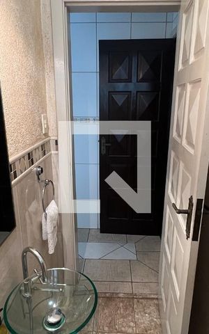 Casa à venda com 330m², 3 quartos e 3 vagas Casa à venda com 330m², 3 quartos e 3 vagasLavabo