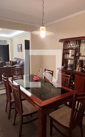Casa à venda com 330m², 3 quartos e 3 vagas Casa à venda com 330m², 3 quartos e 3 vagasSala de Jantar