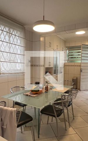 Casa à venda com 330m², 3 quartos e 3 vagas Casa à venda com 330m², 3 quartos e 3 vagasCopa