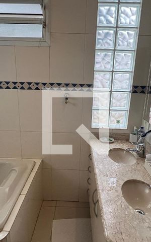 Casa à venda com 330m², 3 quartos e 3 vagas Casa à venda com 330m², 3 quartos e 3 vagasBanheiro da Suíte