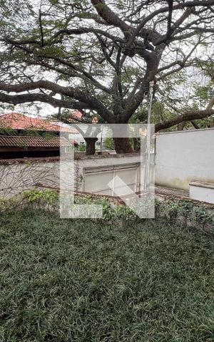 Casa à venda com 330m², 3 quartos e 3 vagas Casa à venda com 330m², 3 quartos e 3 vagasQuintal