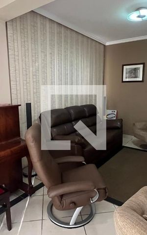 Casa à venda com 330m², 3 quartos e 3 vagas Casa à venda com 330m², 3 quartos e 3 vagasSala de TV