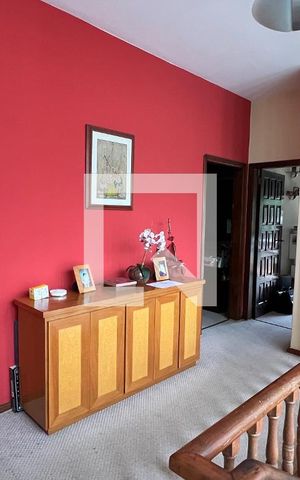 Casa à venda com 330m², 3 quartos e 3 vagas Casa à venda com 330m², 3 quartos e 3 vagasLiving
