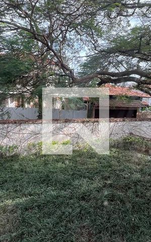Casa à venda com 330m², 3 quartos e 3 vagas Casa à venda com 330m², 3 quartos e 3 vagasJardim