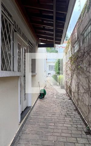 Casa à venda com 330m², 3 quartos e 3 vagas Casa à venda com 330m², 3 quartos e 3 vagasCorredor lateral