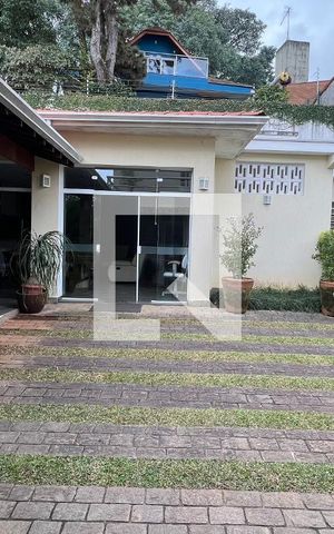 Casa à venda com 330m², 3 quartos e 3 vagas Casa à venda com 330m², 3 quartos e 3 vagasQuintal