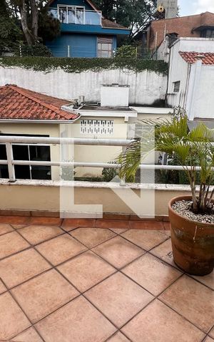 Casa à venda com 330m², 3 quartos e 3 vagas Casa à venda com 330m², 3 quartos e 3 vagasSacada da suite